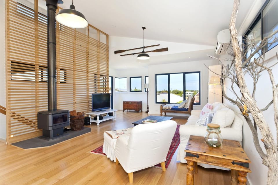 Seehuusli Swiss For Ocean House - BYO Linen House in Apollo Bay