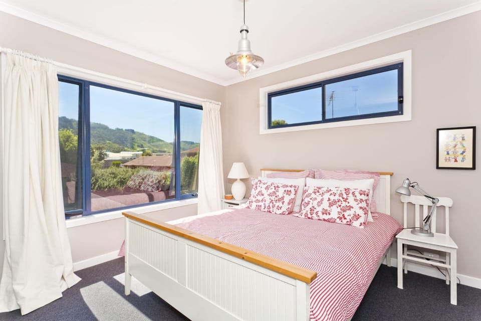 Seehuusli Swiss For Ocean House - BYO Linen House in Apollo Bay