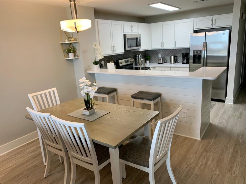 Kitchen or kitchenette, Seating area, Dining area, minibar