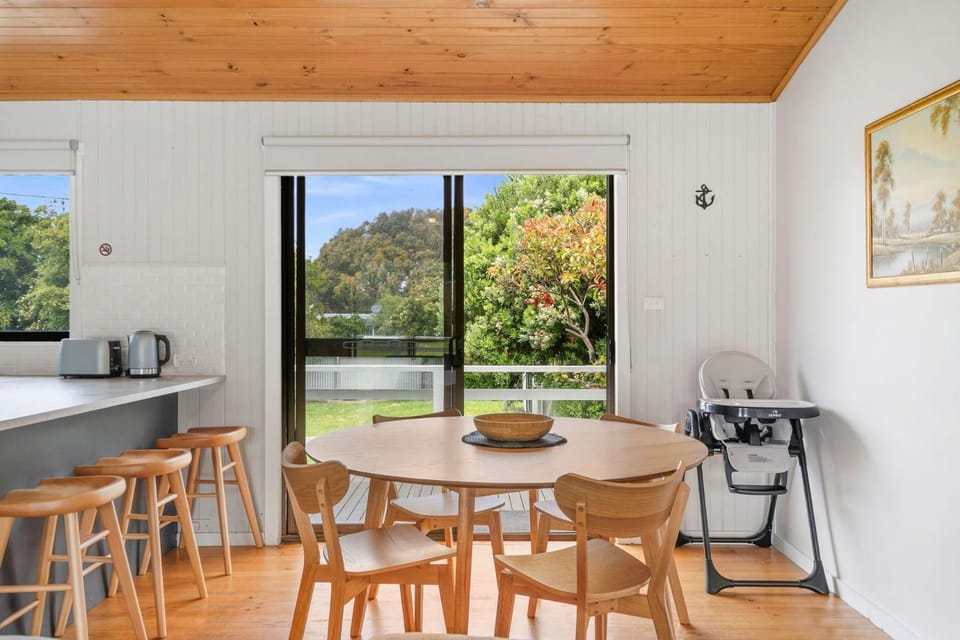 Shell Shack - BYO Linen House in Apollo Bay
