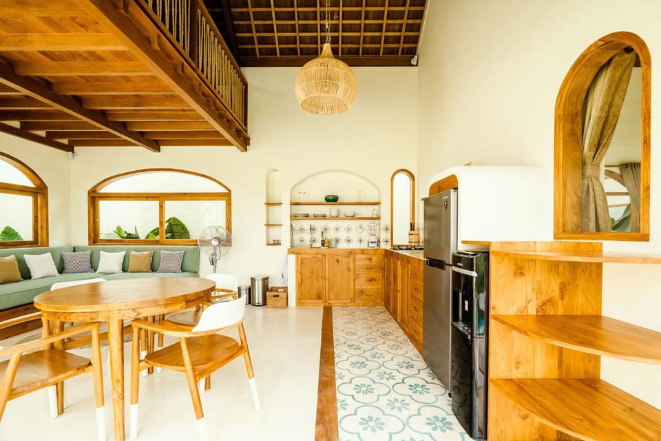 Kitchen or kitchenette, Living room, Seating area, Dining area
