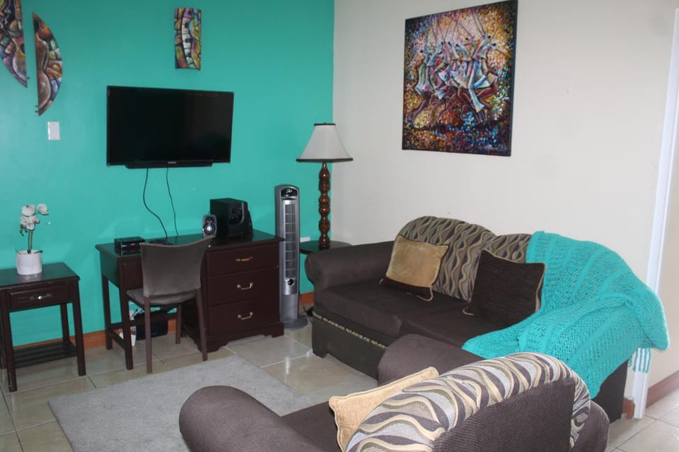 Communal lounge/ TV room, TV and multimedia, Living room, Seating area