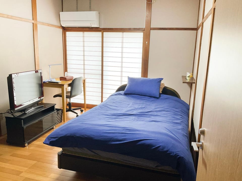 Bed, Photo of the whole room