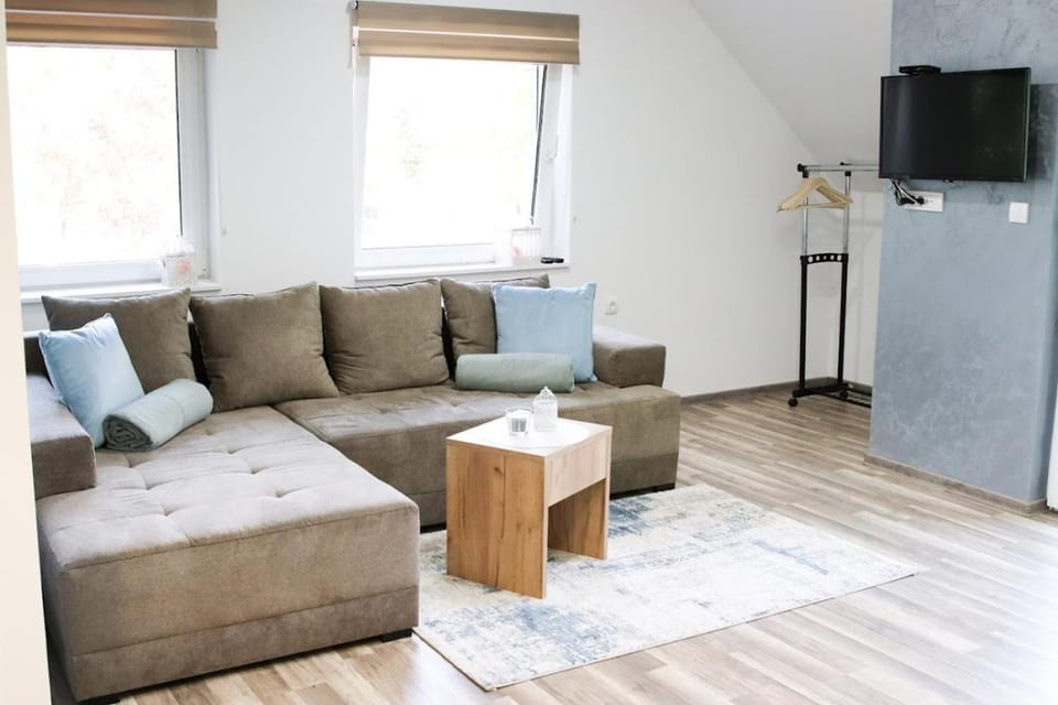 Communal lounge/ TV room, TV and multimedia, Living room, Seating area