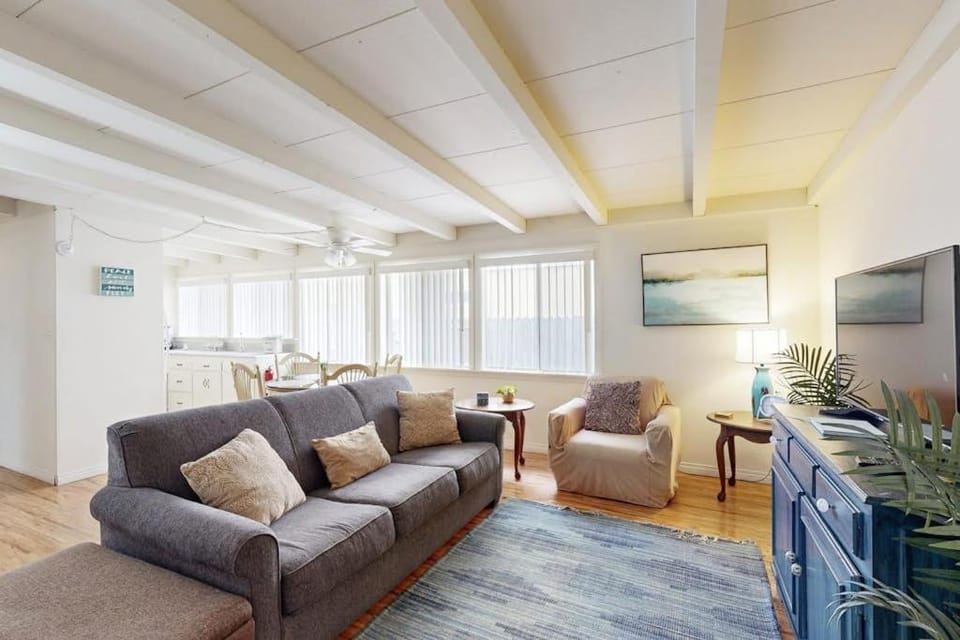 Sailaway Cabin Cabin in Pierpont Bay