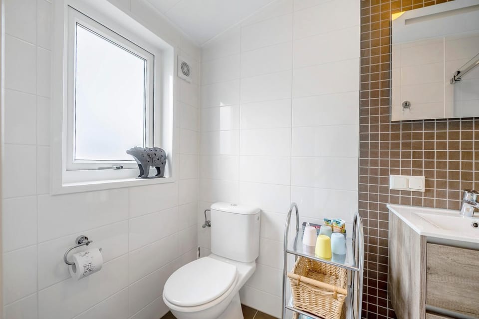 Bathroom, Living room