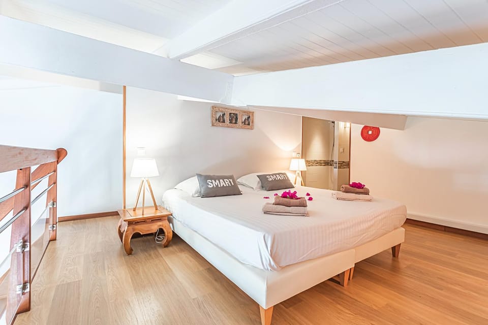 Bed, Bedroom