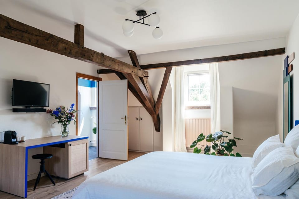 Bed, TV and multimedia, Photo of the whole room, Evening entertainment, Bedroom