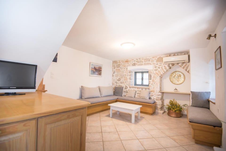 Amazing View-Traditional Home Apartment in Kalymnos