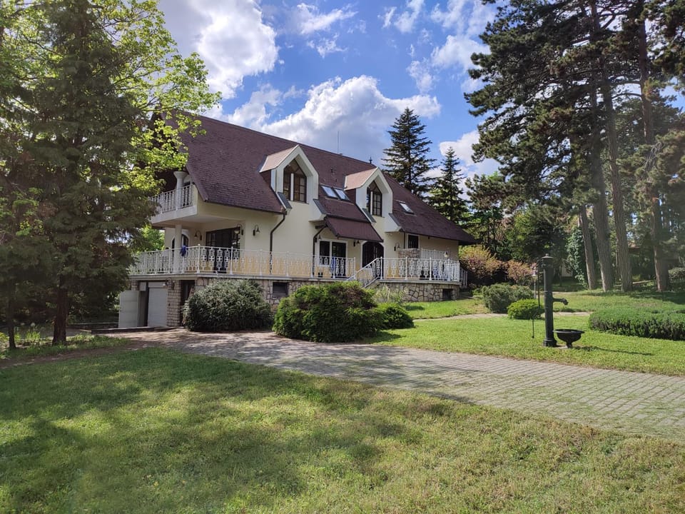 Property building, Garden