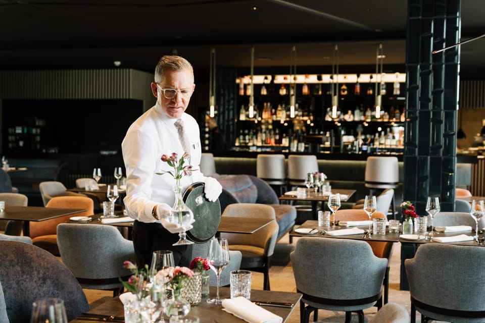Restaurant/places to eat, Lounge or bar
