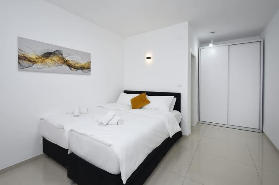 Bed, Bedroom, towels, wardrobe