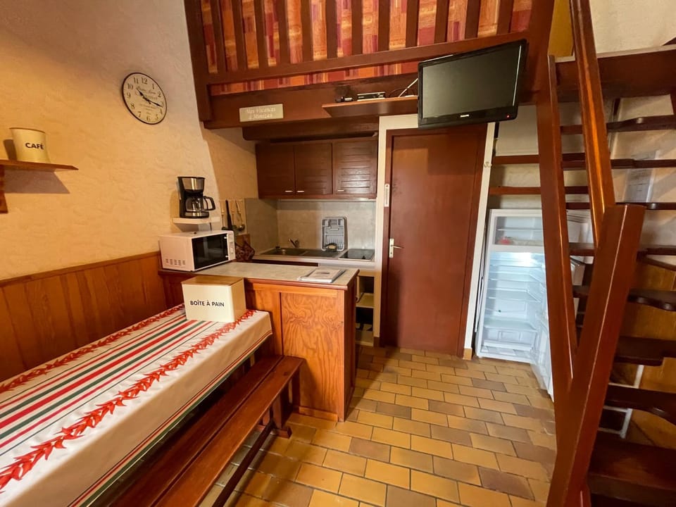 TV and multimedia, Kitchen or kitchenette, Living room
