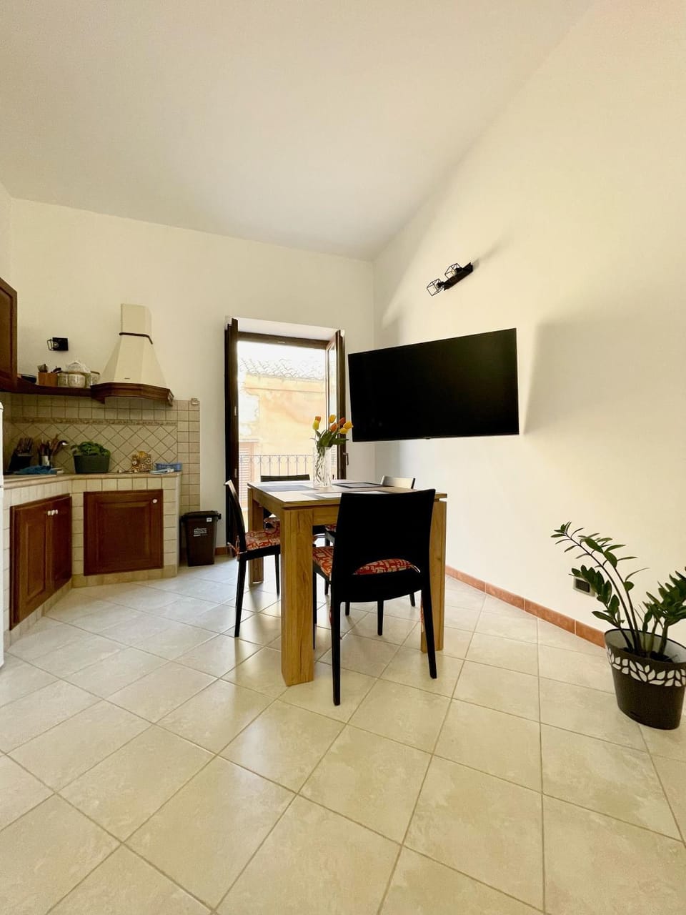 Communal lounge/ TV room, TV and multimedia, Dining area