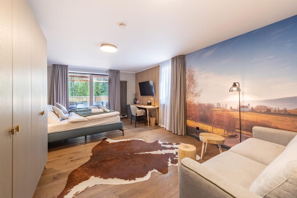 Bed, TV and multimedia, Photo of the whole room, Bedroom