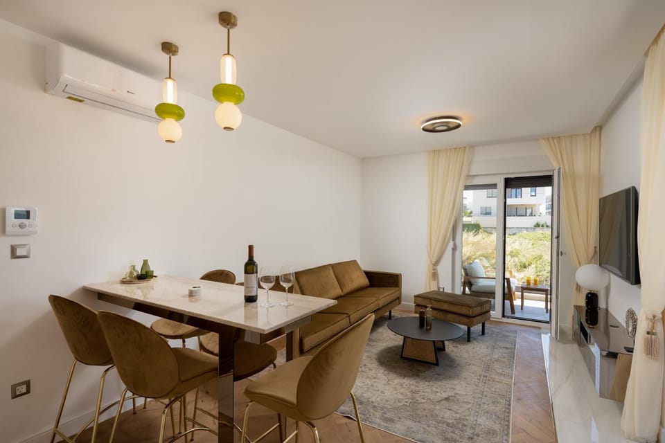 Living room, Seating area, Dining area