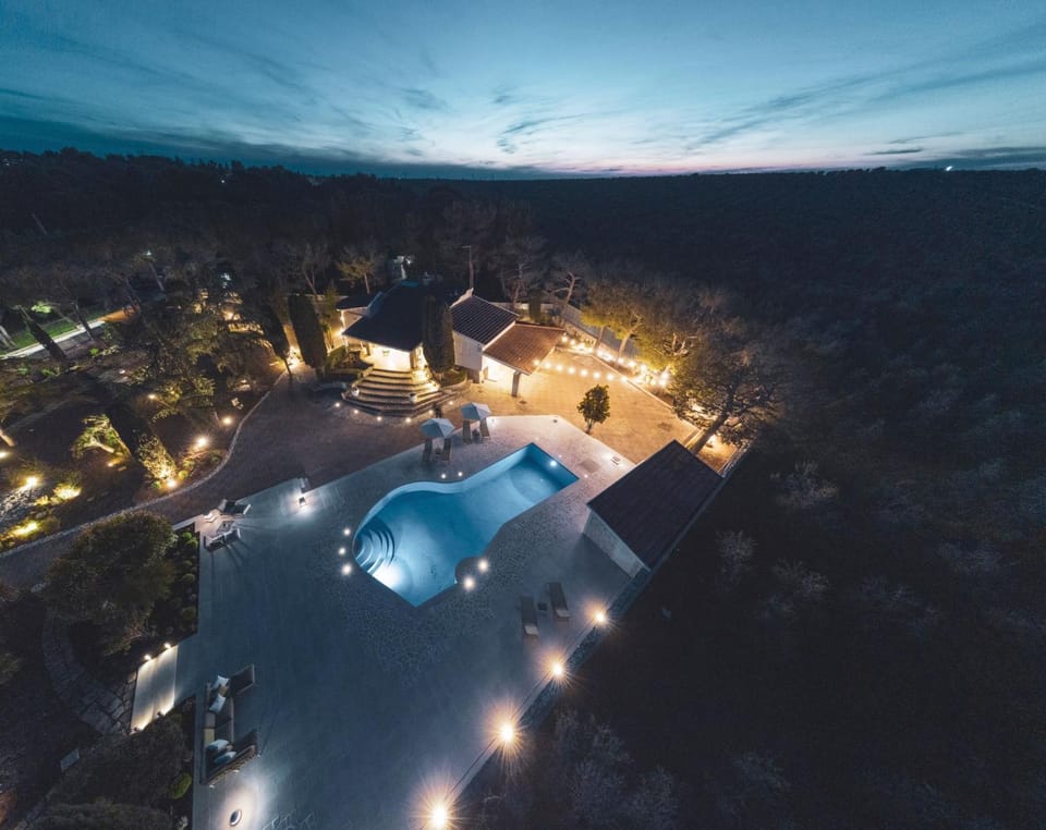 Property building, Bird's eye view, Pool view, Swimming pool