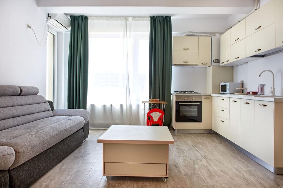 Coffee/tea facilities, Kitchen or kitchenette, Living room, minibar