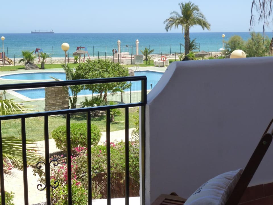 Apartamento naturista en urbanización naturista en primera línea y con vista al mar Apartment in Andalusia
