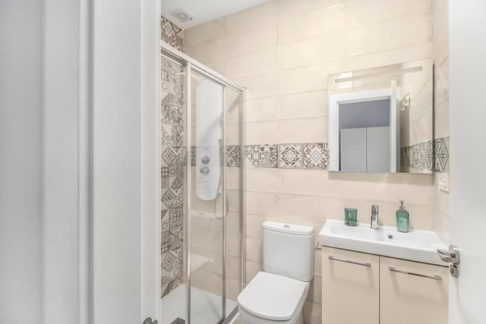 Shower, Bathroom, towels