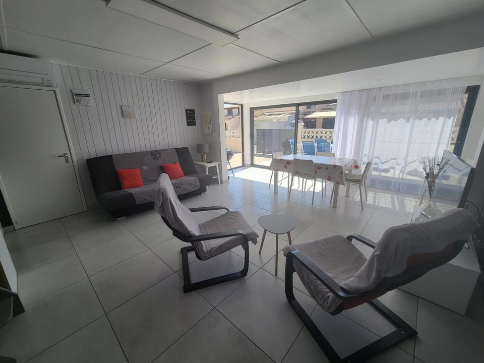 Belle villa de vacances climatisée, residence TAMARIS, wifi, 2 chambres 4 à 6 couchages, accès payant pour les piscines et animations , PORTIRAGNES PLAGE LRTAMA57 Villa in Portiragnes