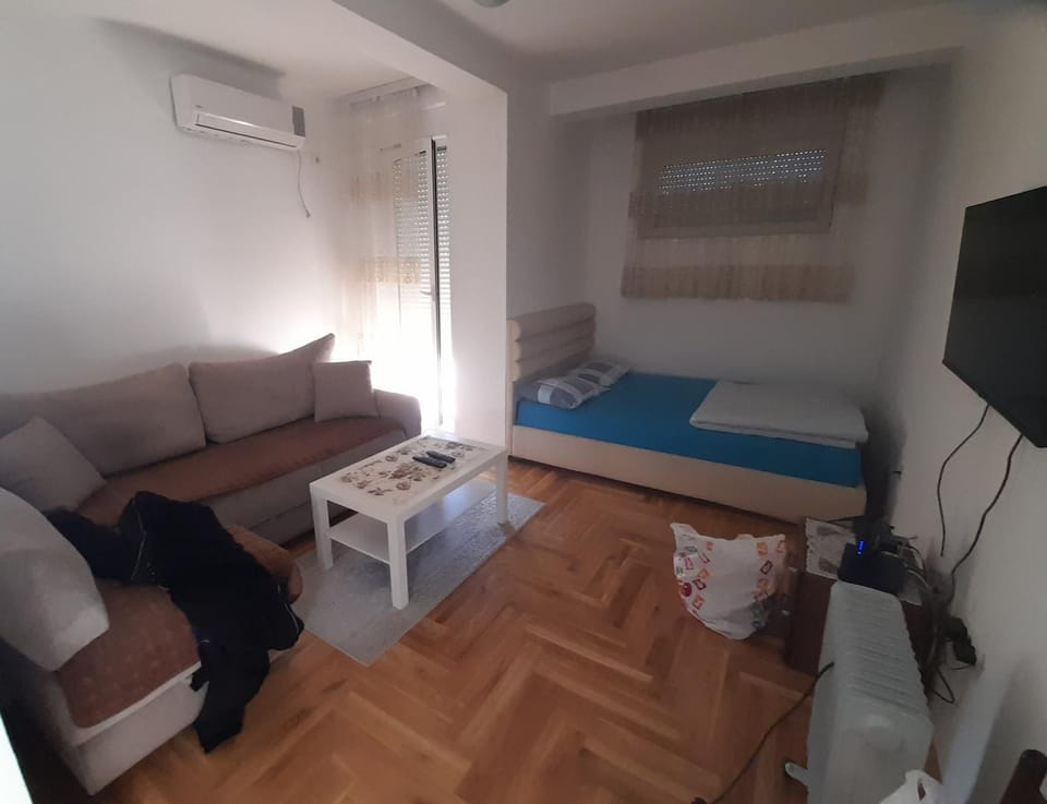 TV and multimedia, Living room, Photo of the whole room, air conditioner