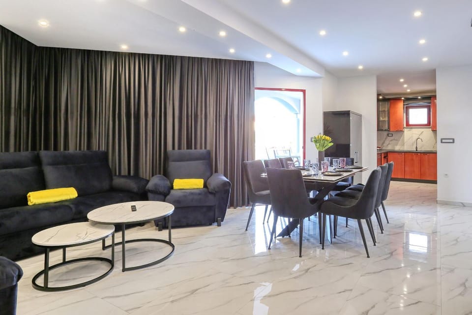 Living room, Dining area, kitchen