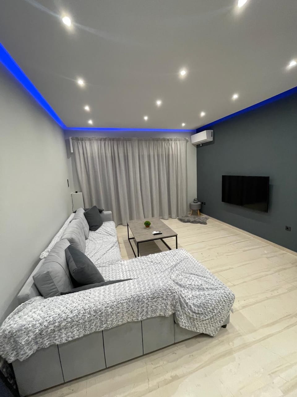 TV and multimedia, Living room, Seating area