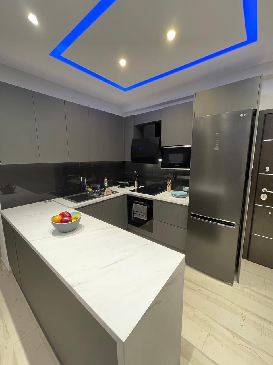 Kitchen or kitchenette, Dining area