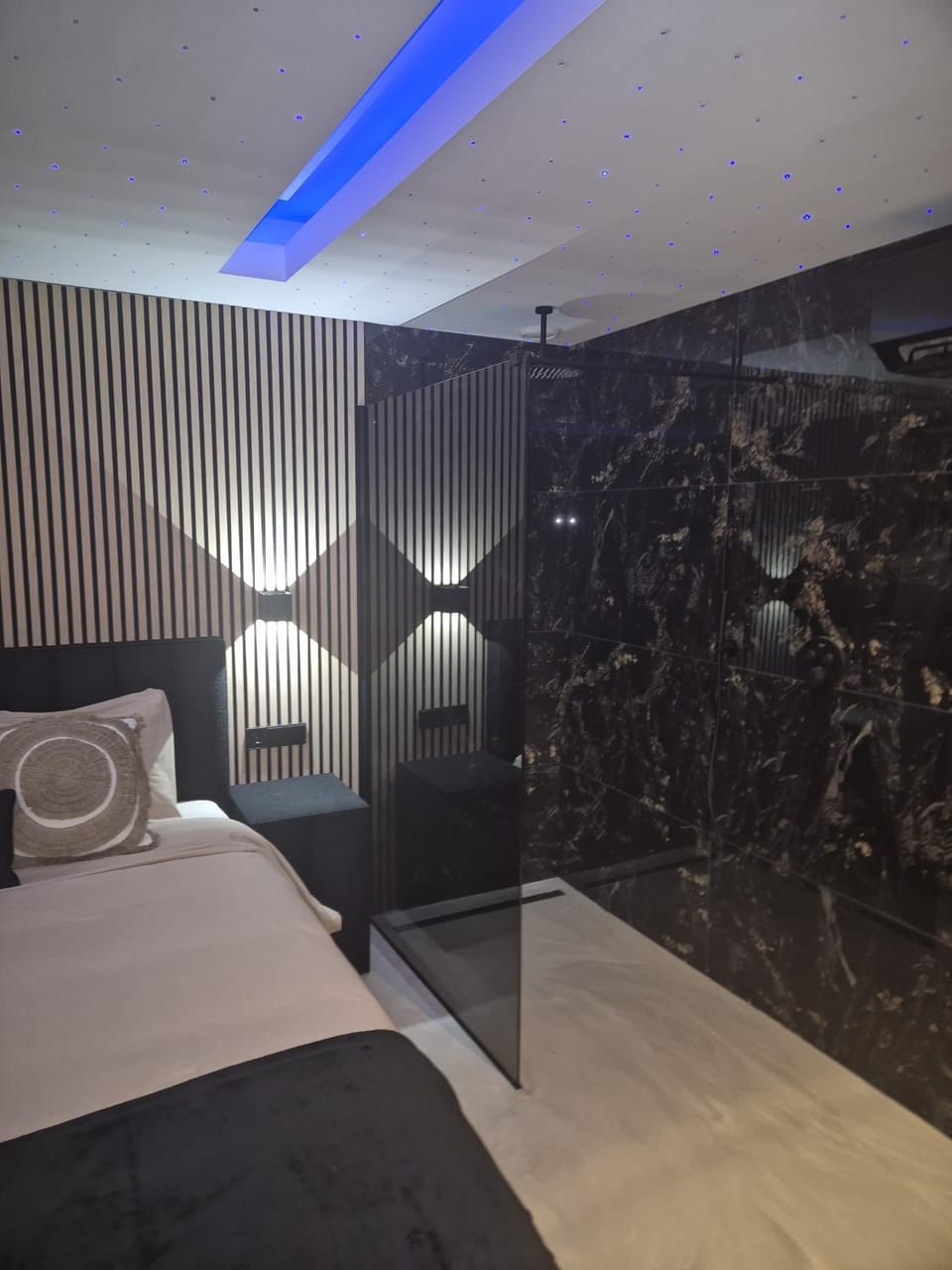 Shower, Bed