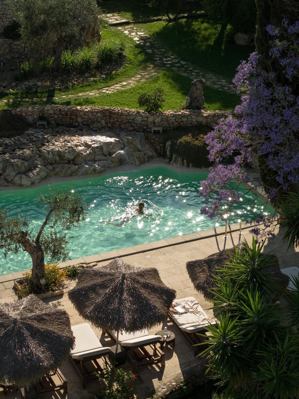 Swimming pool, sunbed