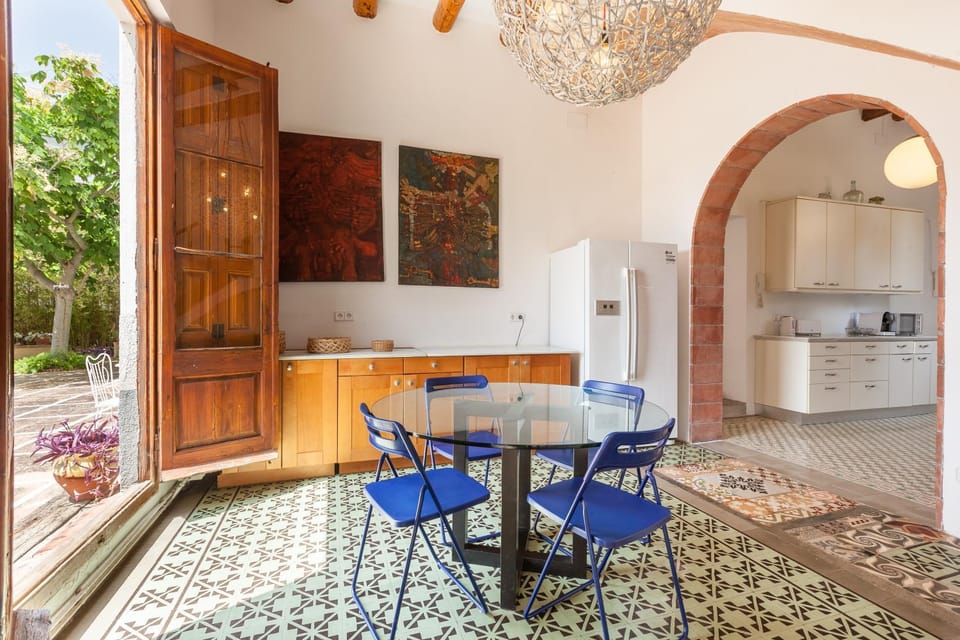 Property building, Kitchen or kitchenette, Living room
