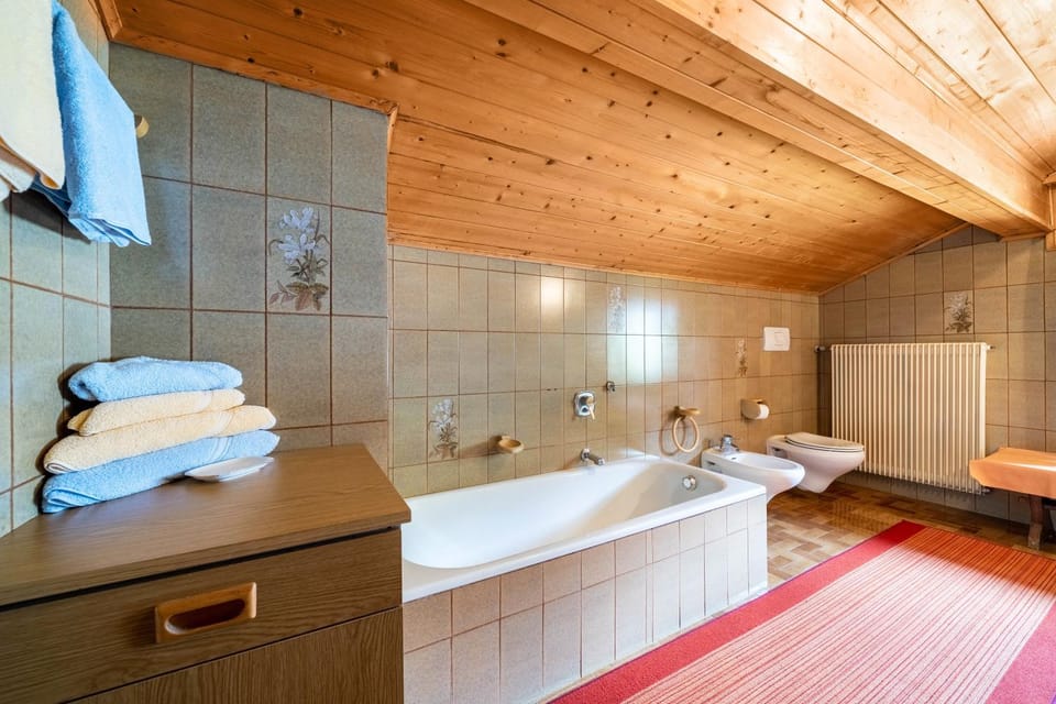 Bathroom, Living room