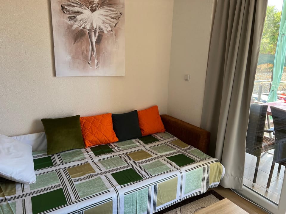 Bed, Living room