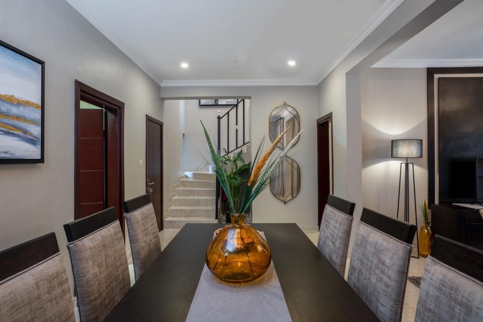 Toilet, Dining area