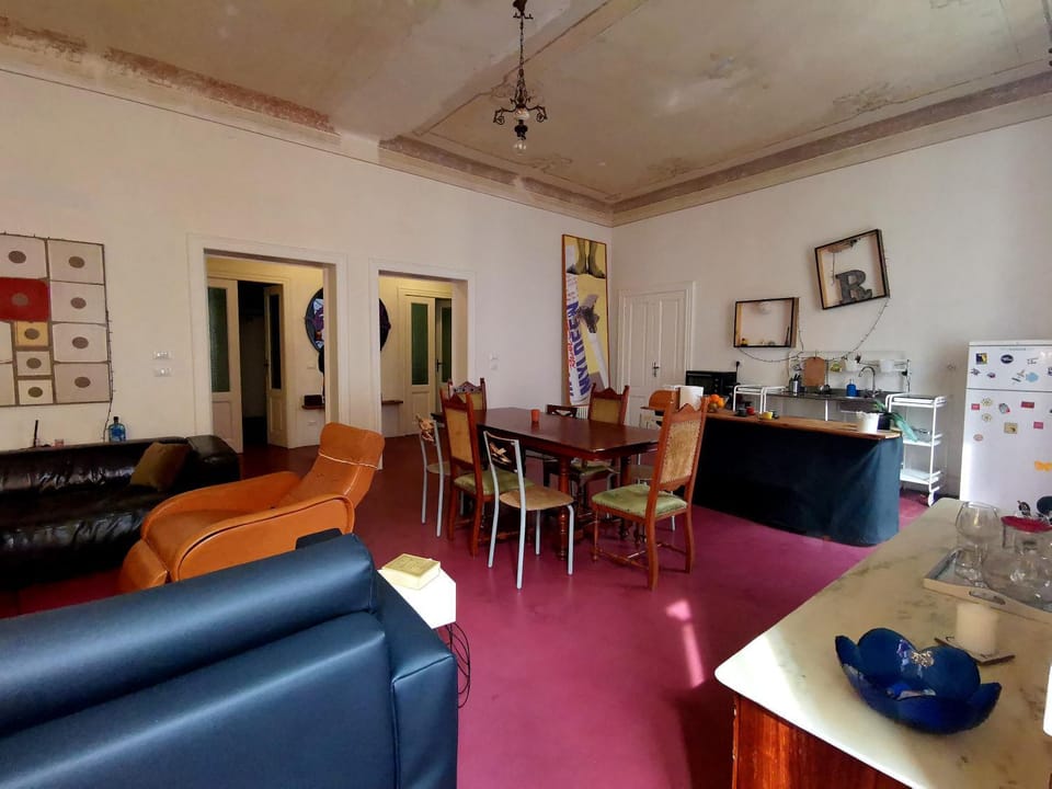 Living room, Breakfast