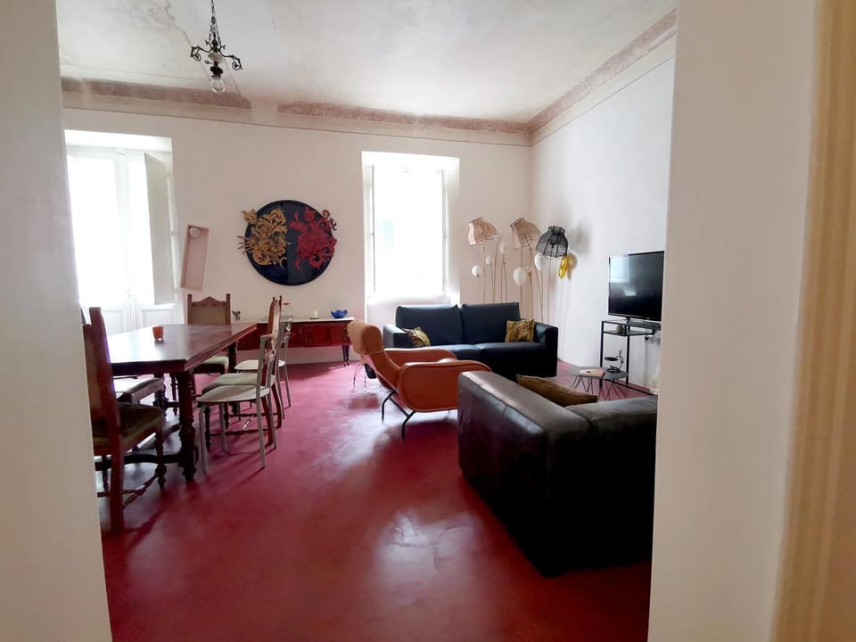 Communal lounge/ TV room, Living room, Dining area