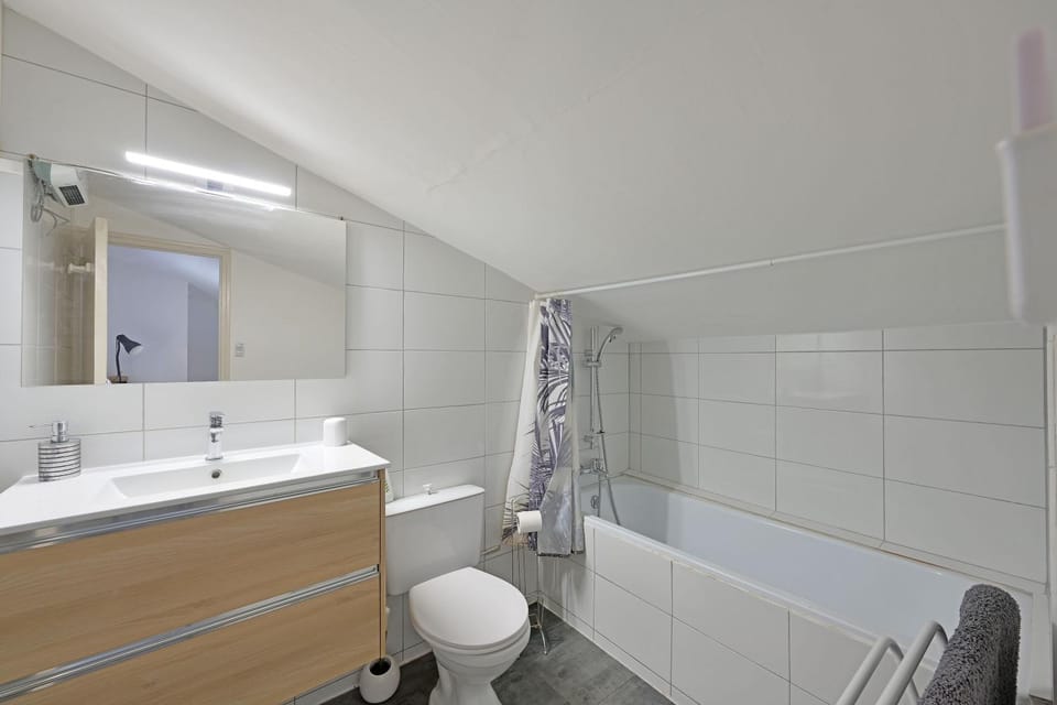 Bathroom, Bath