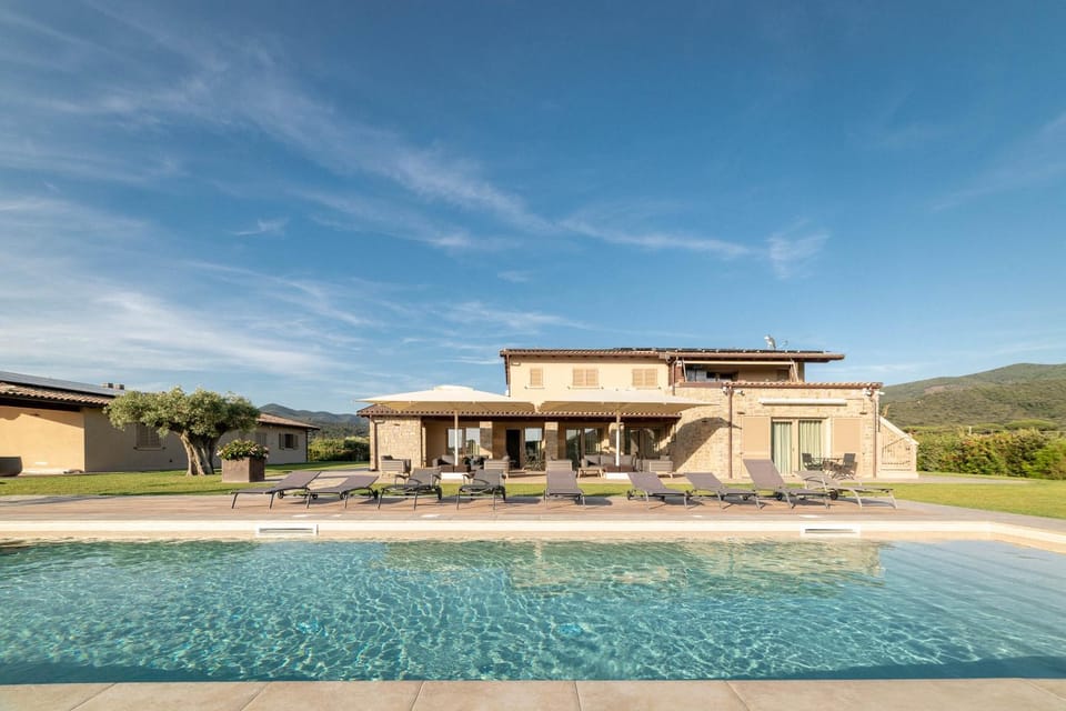 Property building, Day, Natural landscape, Swimming pool