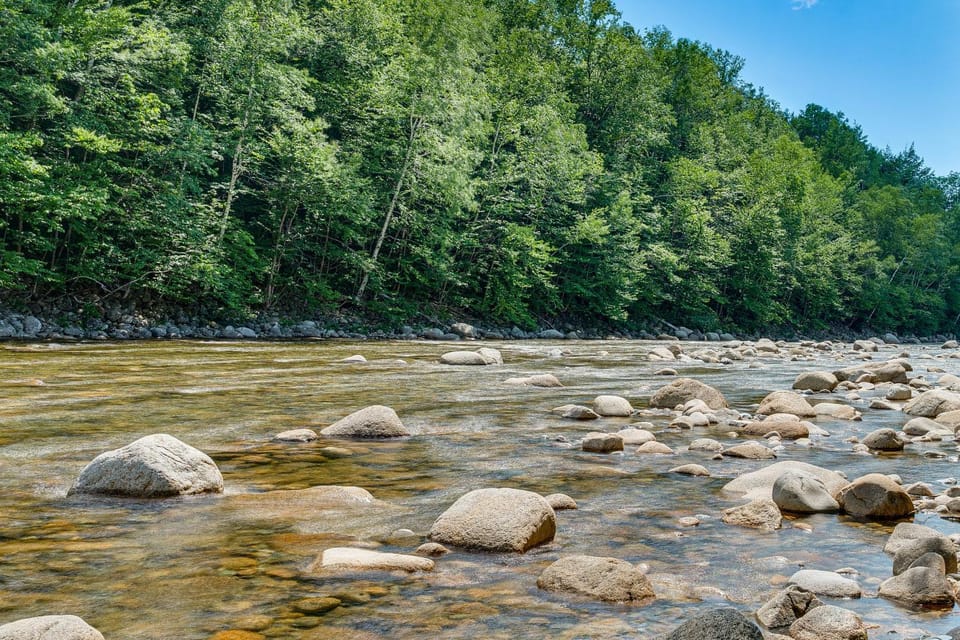 Riverfront Retreat w/ Deck: 1 Mi to Loon Mtn! House in Woodstock