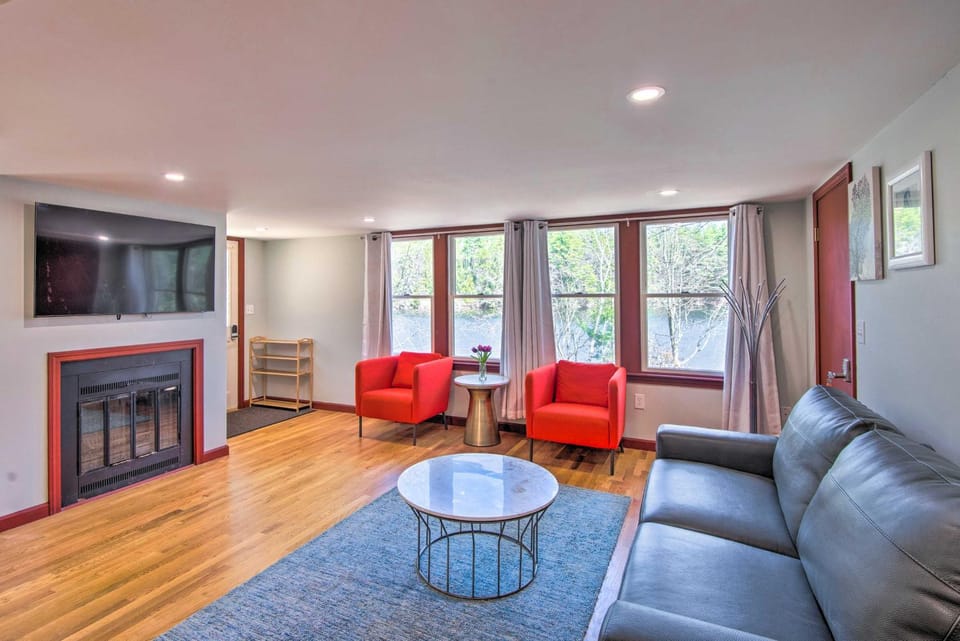 Lakefront Retreat w/ Kayaks, Grill, Fire Pit! House in Deerfield