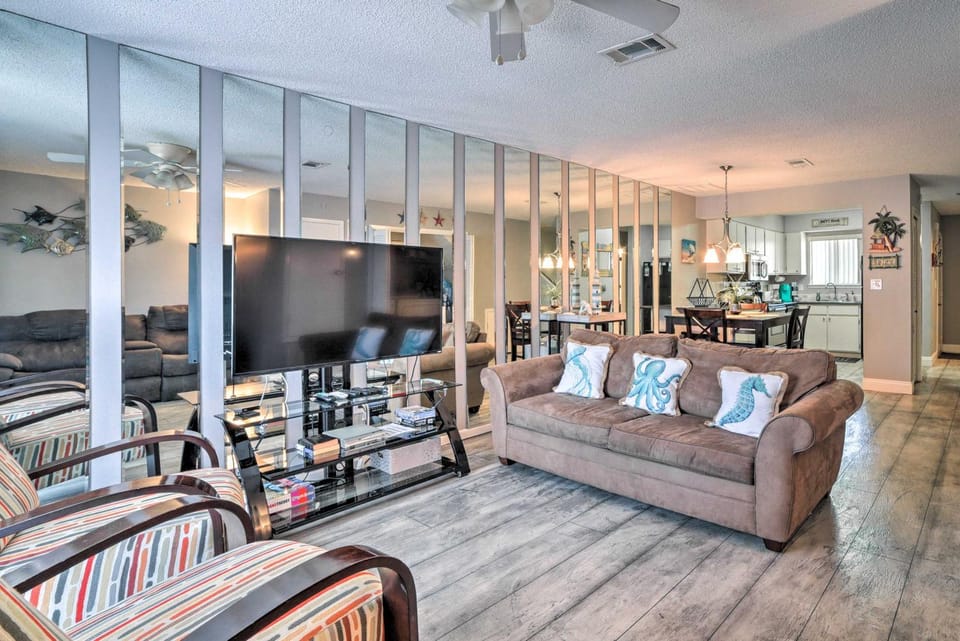 Beautiful PCB Townhome: Balcony & Resort Amenities House in Panama City Beach