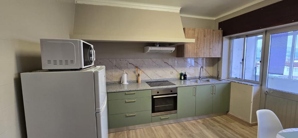 Coffee/tea facilities, Kitchen or kitchenette, oven, pet friendly, stove, toaster