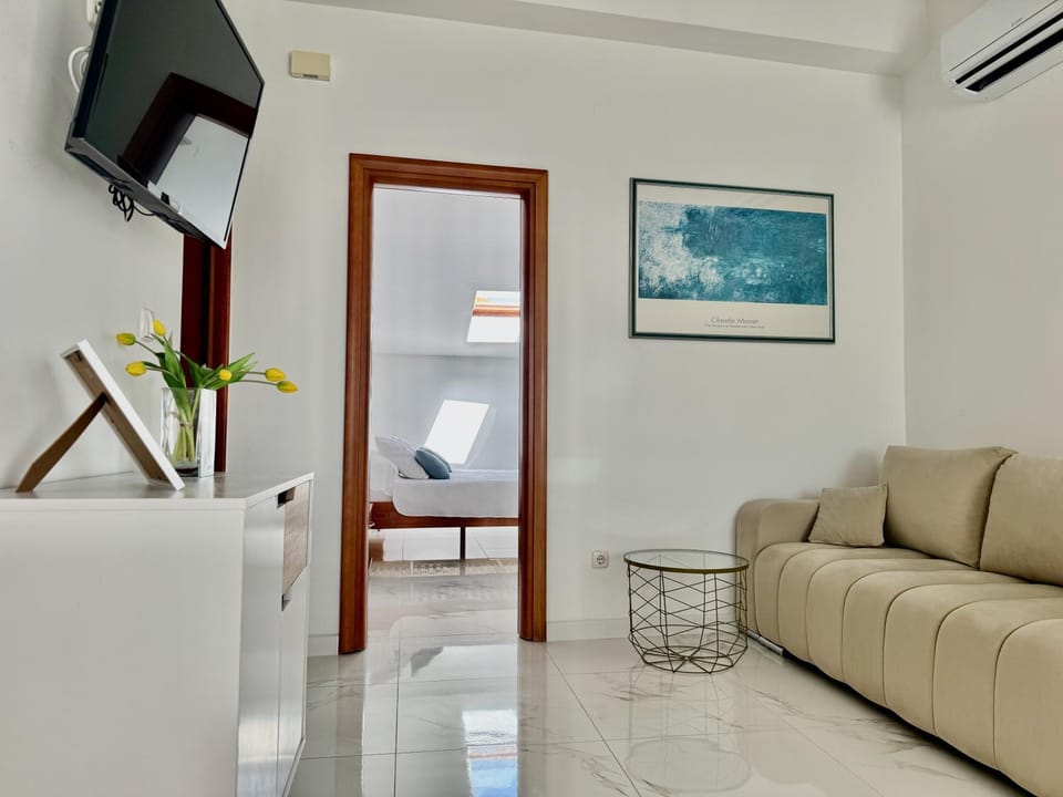 TV and multimedia, Living room, air conditioner