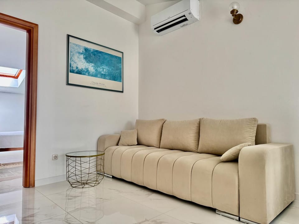 Living room, air conditioner