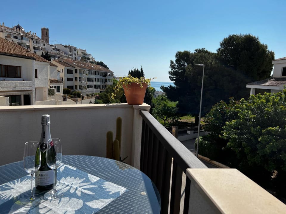 City view, Sea view