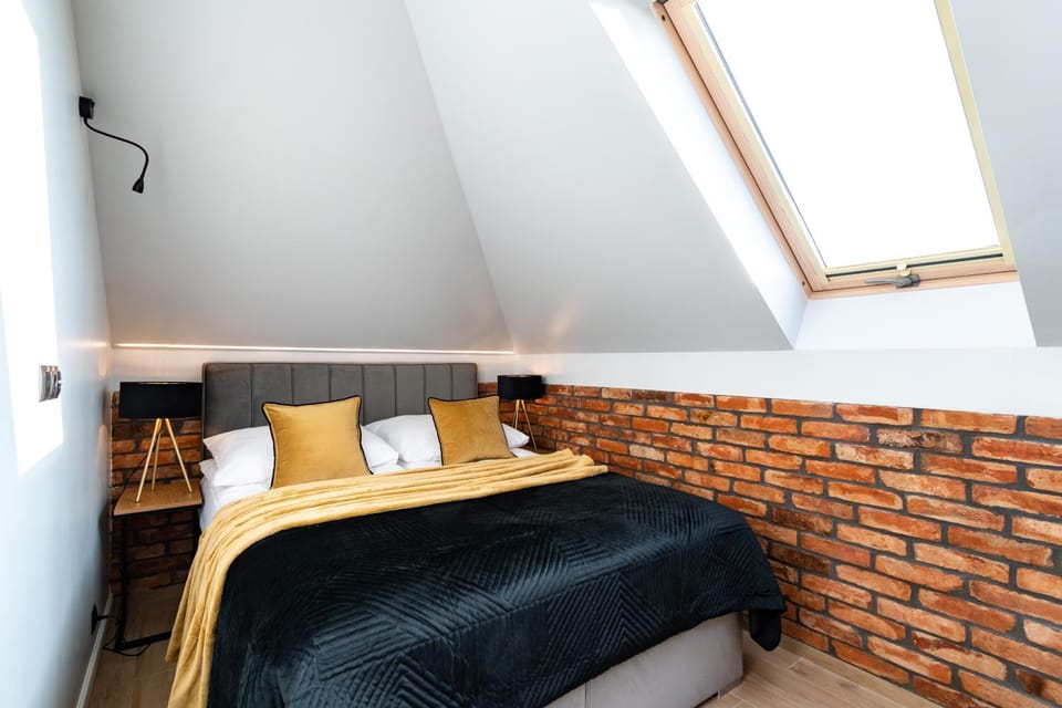 Bed, TV and multimedia, Bedroom, internet, wardrobe, air conditioner