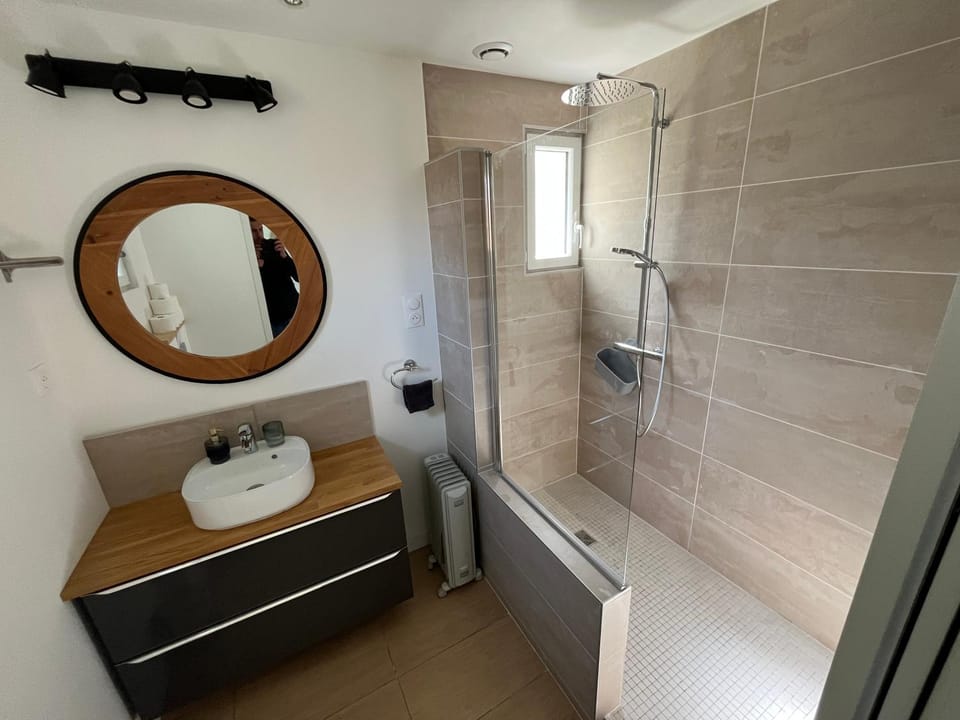 Shower, Bathroom, towels