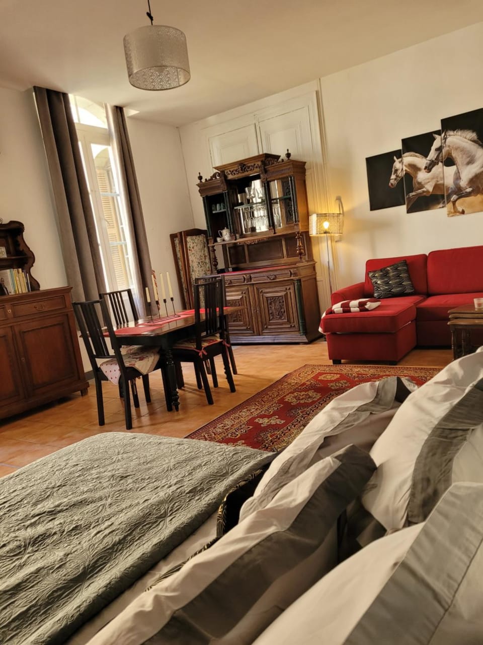 Bed, TV and multimedia, Photo of the whole room, Seating area