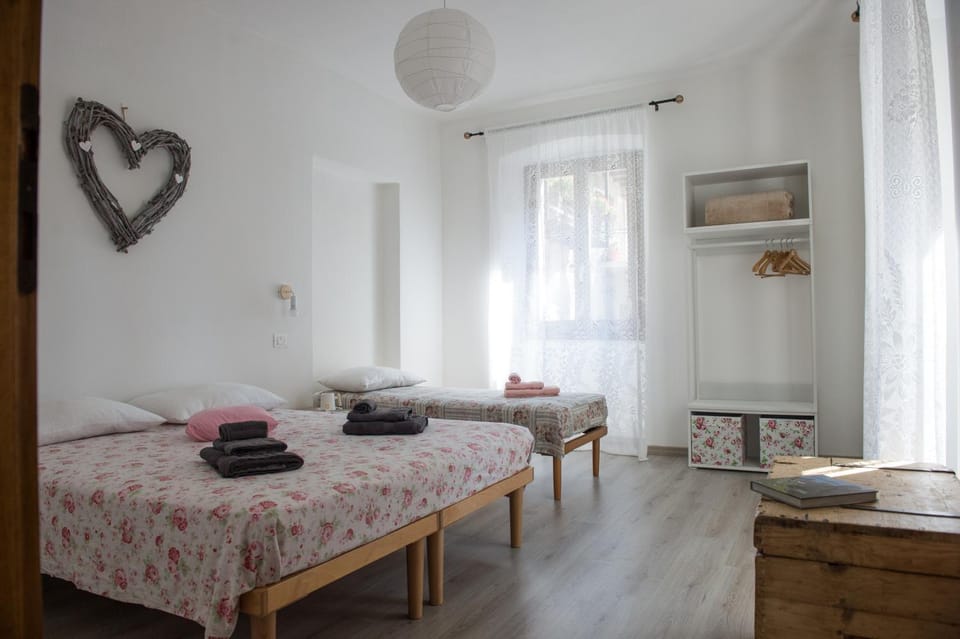 SunFlower Apartment in Tenno